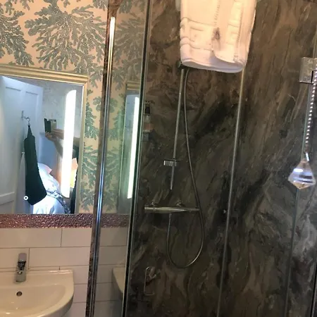 Monkbridge House Bed & Breakfast 5*