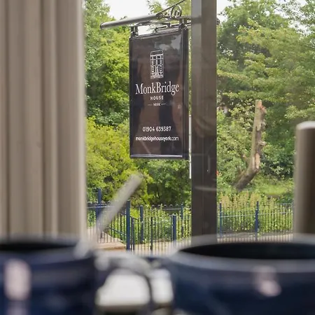 Bed & Breakfast Monkbridge House
