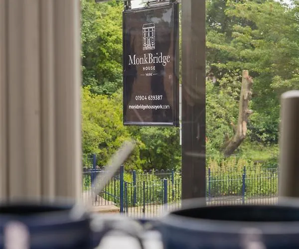 Bed & Breakfast Monkbridge House