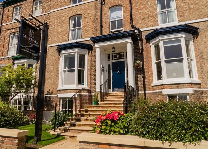 Monkbridge House Bed & Breakfast 5*