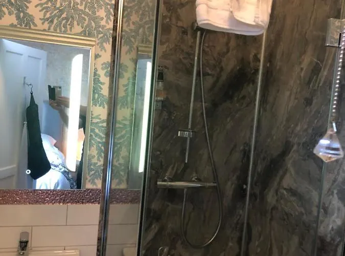 Monkbridge House Bed & Breakfast 5*